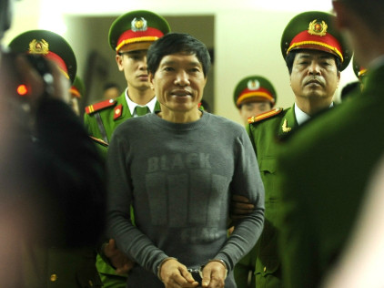 Trong trại tạm giam, Trọng vẫn gửi những lời nhắn nhủ đầy lạc quan tới người mẹ của mình: "Ở trong này biệt lập với thế giới bên ngoài nên an toàn hơn, không có xe cộ, hàng ngày không phải lo ra ra đường, xe cộ đông đúc, tai nạn giao thông. Rồi cũng không phải lo những lần đi đánh án, đối mặt với tội phạm nguy hiểm, với súng đạn. Từ ngày vào đây, con có cái rất hay là tránh xa được rượu bia, tránh xa được ăn nhậu nên không lo hại đến sức khỏe". Ảnh: internet