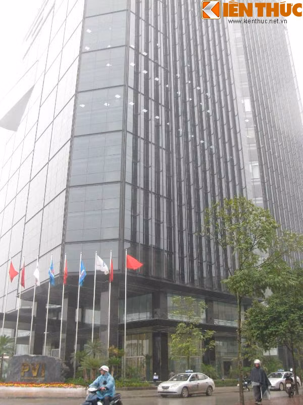 PVI Tower (số 168 Trần Thái Tông, quận Cầu Giấy) là tòa nhà văn phòng hạng A với quy mô 25 tầng nổi, 2 tầng hầm và 1 tầng kỹ thuật. Tòa nhà là trụ sở chính của PVI holdings và các đơn vị thành viên với khu văn phòng, phòng họp đa năng, nhà hàng, khu giải trí. Tòa tháp khởi công từ năm 2010, tổng số vốn 50 triệu USD và mới đưa vào sử dụng từ ngày 10/1/2014.