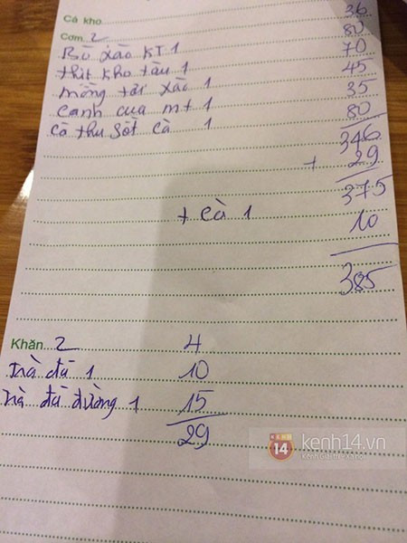 2 ly trà đá có giá 25.000 đồng khiến anh Vũ không khỏi giật mình.