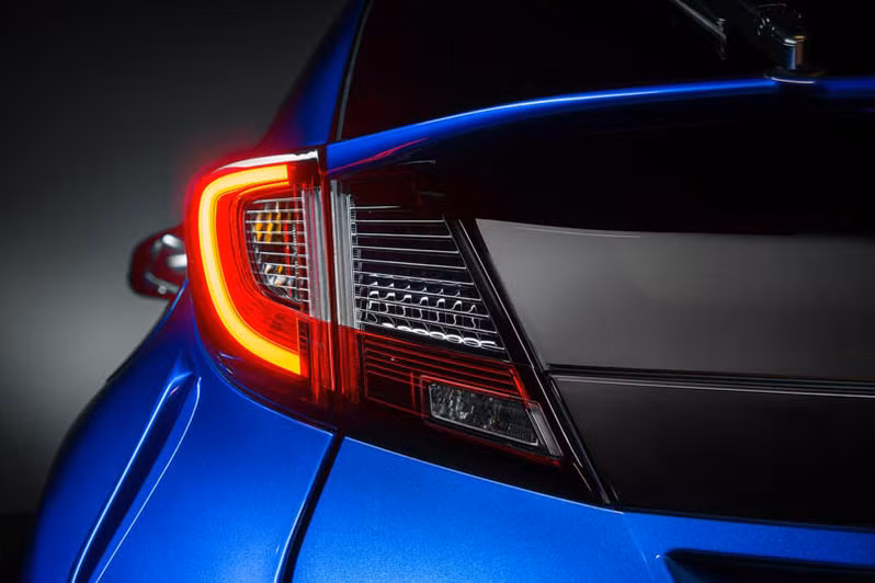 Đèn đuôi tích hợp LED.