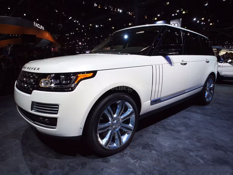 Bộ lazang của xe có đường kính 21 và 22 inch được thiết kế riêng cho dòng xe này. Ảnh: Xeotothegioi.