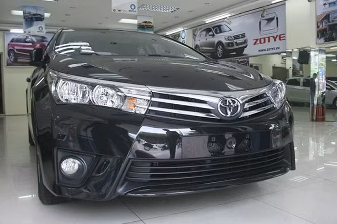 Tương tự như Mazda3, Toyota Altis sẽ ra mắt chính hãng vào ngày 23/9 tới. Tuy nhiên, hàng nhập ngoài của mẫu xe này đã có trên thị trường từ vài tháng nay.