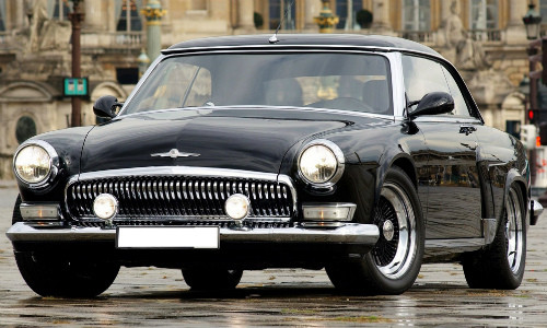 Dòng xe Volga đánh dấu sự ra đời của mình bằng mẫu xe Volga M-21. Đây là mẫu xe thành công cho thấy sự chuyển mình cạnh tranh của các dòng xe Xô Viết với các dòng xe của phương Tây. Mẫu Volga M-21 đầu tiên là phiên bản hiếm nhất và có giá trị rất cao với các nhà sưu tập. Ảnh: Volga M-21 nguyên bản.