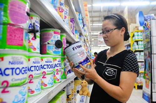 Theo Quyết định 1079/QĐ-BTC của Bộ Tài chính có hiệu lực từ ngày 1/6/2014, giá trần của mặt hàng sữa trong khâu bán buôn, áp dụng đối với 25 mặt hàng sữa.