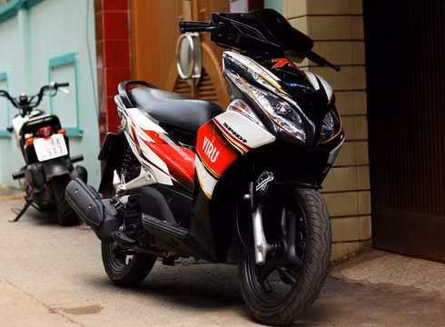 Một chiếc AirBlade 2011 với dàn ten đấu Viru.