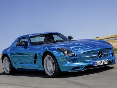 Mercedes Benz SLS AMG Electric Drive giá 550.000 USD (khoảng 11,7 tỷ đồng). Sở hữu trong mình sức mạnh lên đến 747 mã lực và mô-men xoắn cực đại 1.000 Nm, SLS AMG Electric Drive trở thành mẫu xe mạnh mẽ nhất gắn mác AMG.