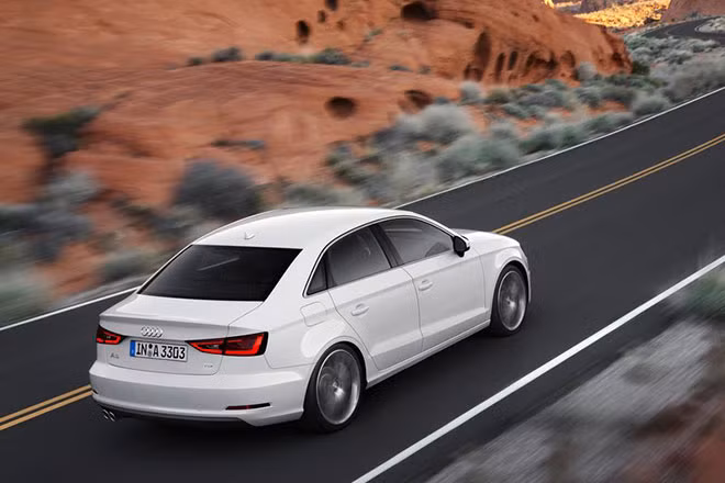 Đại diện hãng xe Đức cho biết, nhiều khách đã chuyển từ dùng Toyota và Honda sang Audi A3. Dù không tiết lộ tên các dòng xe trên nhưng xét về giá, đó chỉ có thể là hai mẫu sedan cỡ trung cao cấp Camry và Accord.