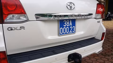 Chiếc xe sau đó được giao cho ông Hồ Anh Tuấn sử dụng từ giữa năm 2013 đến nay.