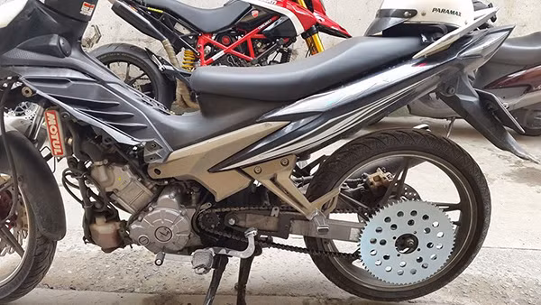 Một chiếc Exciter khác được độ Stunt của dân chơi này. Ảnh: Motosaigon.