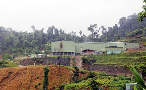 Nhà máy có vốn đầu tư hơn 25 triệu USD do tập đoàn Besra với công ty liên doanh là Công ty TNHH Vàng Phước Sơn làm chủ đầu tư. Nhà máy có thể xử lý được 120.000 tấn quặng nguyên khai mỗi năm và có khả năng nâng công suất lên 350.000 tấn/năm.