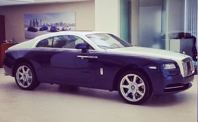 Rolls-Royce Wraith chính hãng đầu tiên vừa có mặt ở showroom tại Hà Nội.