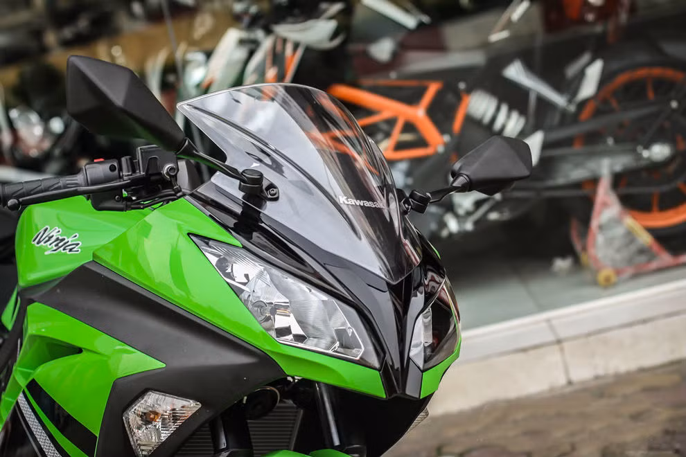 Đầu xe hầm hố và cá tính.