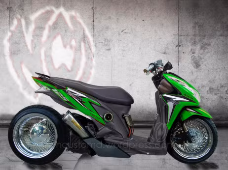 Chiếc Click độ gắp kéo dài ra sau mang lại cho xe dáng vẻ mạnh mẽ.