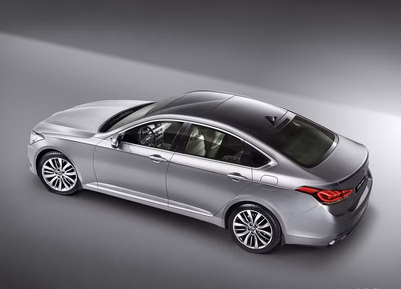 Hyundai Genesis 2015: Mẫu sedan Genesis 2015 của hãng xe Hyundai sẽ thể hiện được tham vọng lên hạng của Hyundai. Genesis với thiết kế tinh tế hơn, hệ thống thông tin giải trí mới hiện đại, cập nhật nhiều tính năng an toàn.