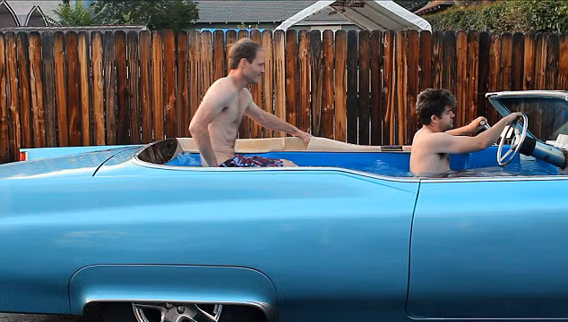 Ngay từ lúc còn học Đại học McMaster của Canada, 2 kỹ sư Phil Weicker và Duncan Forster đã ấp ủ ý tưởng này.