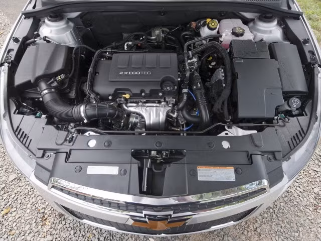 Xe sở hữu động cơ xăng I4 1.6L công suất 107 mã lực tại vòng tua 6.000 vòng/phút và mô-men xoắn cực đại 150Nm tại vòng tua 4.000 vòng/phút.