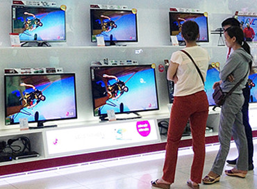 Trong khi các mẫu smart tivi cũng đang thu hút người dùng.