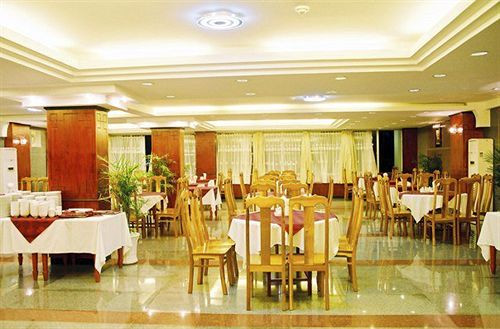 Nhà hàng với sức chứa trên 200 khách.