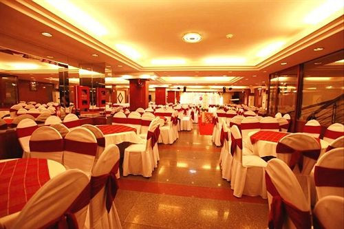 Khách sạn còn tổ chức các tour tham quan danh lam thắng cảnh phục vụ nhu cầu khách du lịch. Ảnh: Website Khách sạn Olympic.