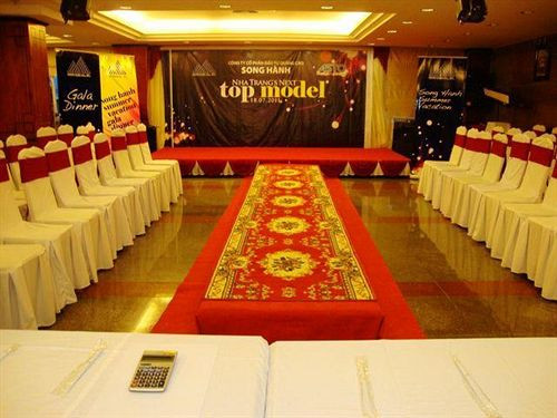 Phòng họp nhỏ là nơi diễn ra nhiều sự kiện đặc biệt.