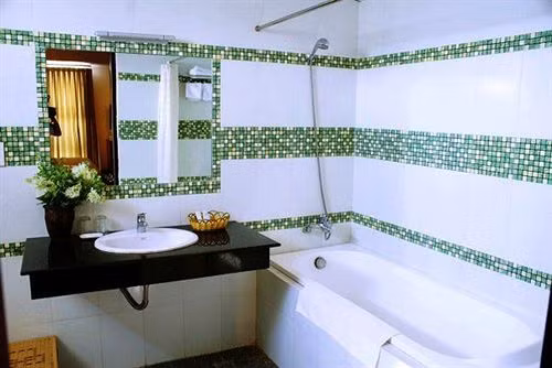 Phòng tắm trang nhã.