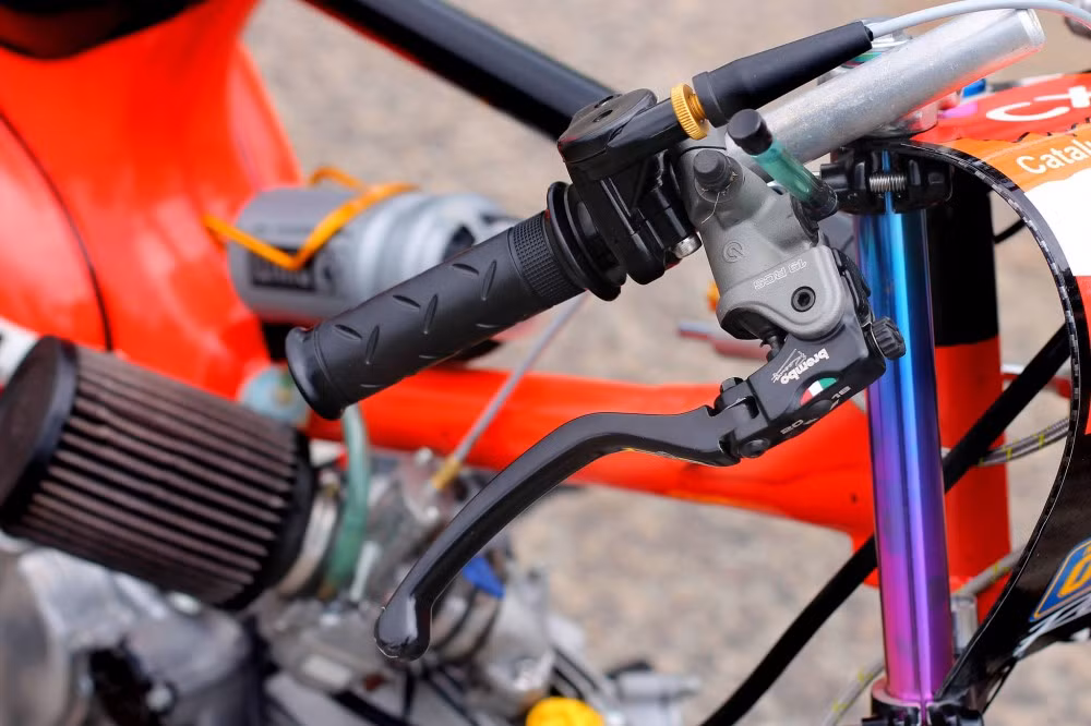 Xe trang bị tay thắng Brembo cực khủng.