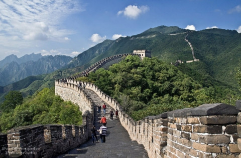 Theo thống kê của các công ty lữ hành, hầu hết du khách đã hủy tour đi Trung Quốc giữa bối cảnh căng thẳng trên biển Đông do Trung Quốc đặt giàn khoan trái phép trên vùng biển chủ quyền Việt Nam. Ảnh: Vạn Lý Trường Thành của Trung Quốc.