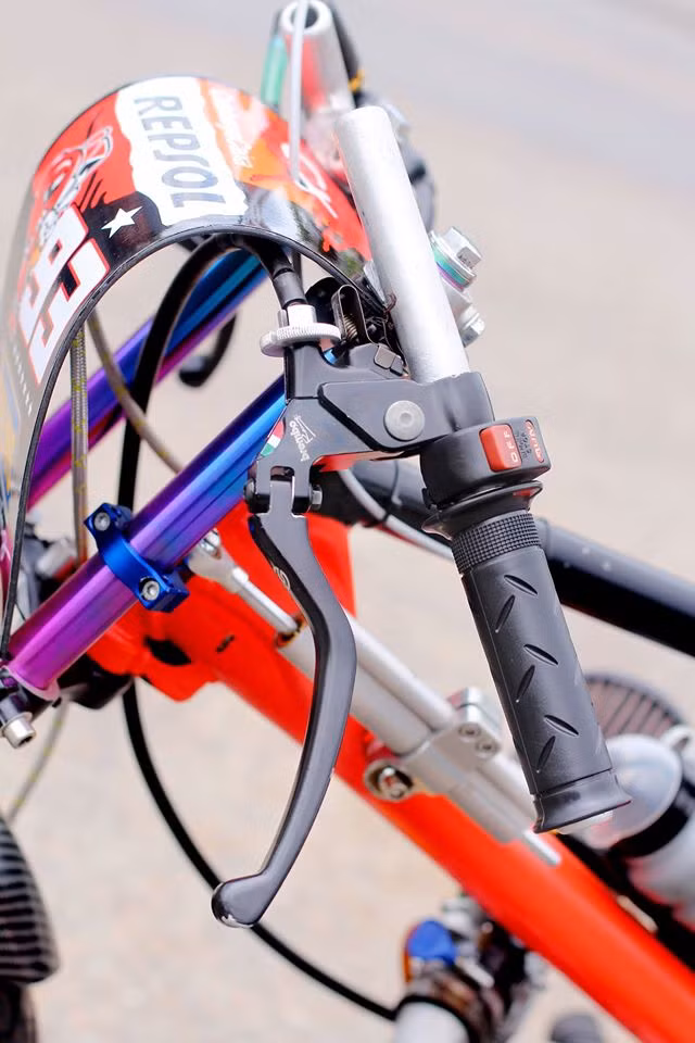 Đồng thời, xe lên côn tay và đi tay Brembo.