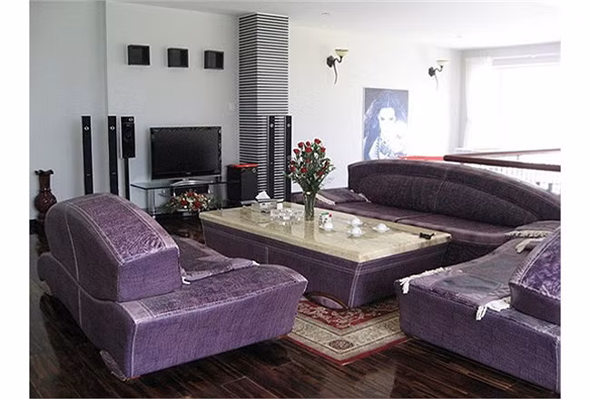 Ngôi nhà có tổng cộng 7 phòng và những không gian sang trọng, tiện dụng khác để phục vụ sinh hoạt cho gia đình.