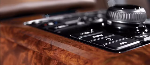 Về sức mạnh, Hyundai Equus Limousine vẫn được trang bị động cơ V8 5.0 lít, sản sinh công suất 430 mã lực và mô-men xoắn cực đại 510 Nm.