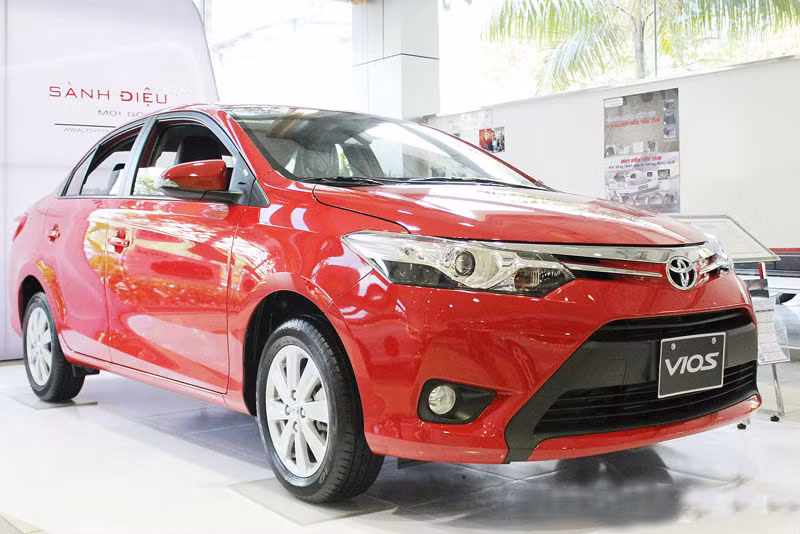 Toyota Vios: Ưu điểm của dòng xe này là bên cạnh kiểu dáng thể thao và trẻ trung, xe vẫn mang những giá trị cốt lõi như động cơ bền bỉ, chi phí vận hành, bảo dưỡng thấp cùng tính thanh khoản cao.