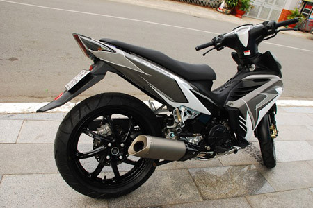 Mâm gắp N gắn xe Exciter mang lại độ ngầu cực chất.