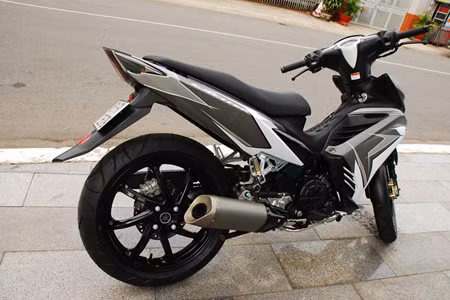 Mâm gắp N gắn xe Exciter mang lại độ ngầu cực chất.