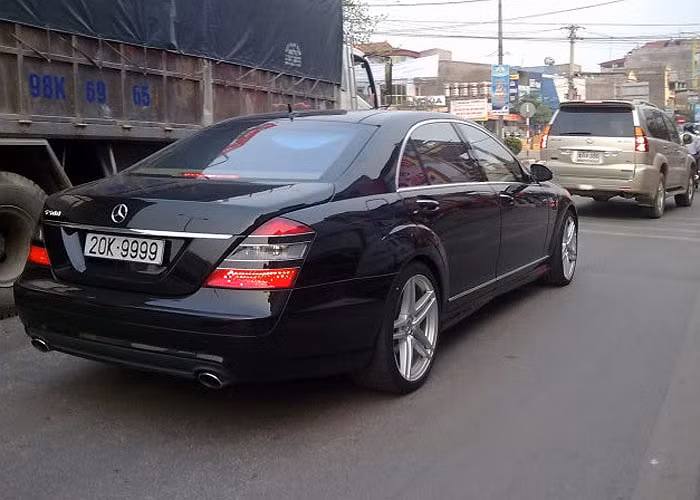 Hay Mercedes S500 biển tứ quý 9.