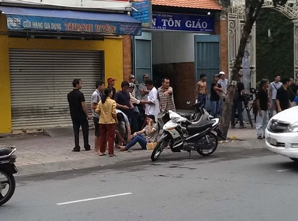 Mới đây, những hình ảnh từ hiện trường của vụ tai nạn này đã được một vài người có mặt chụp lại được và chia sẻ trên một diễn đàn. Ảnh: Nạn nhân của vụ tai nạn.