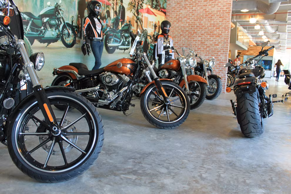 Đa phần các mẫu xe trưng bày tại Showroom đều đã treo bảng "Sold - Đã bán" chứng tỏ sự ưu ái của khách hàng Việt Nam cho thương hiệu Harley Davidson.