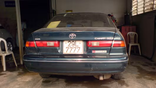 Camry đời cũ cũng biển 7777.
