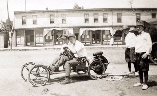 Banner Boy Buckboard giá 3.152 USD.