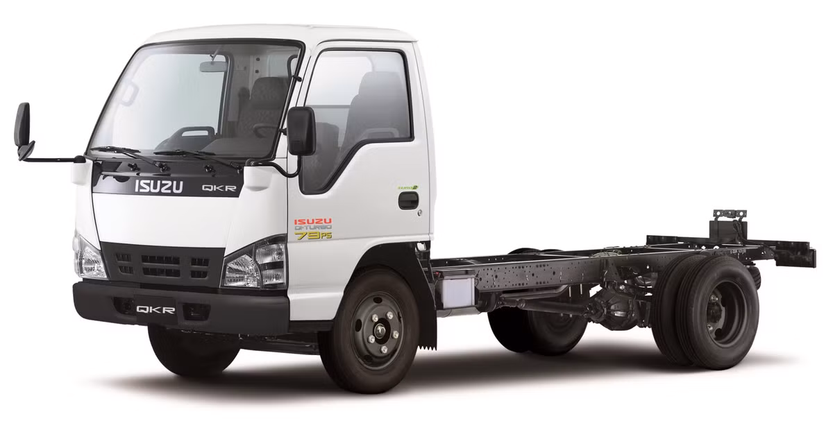 Isuzu QKR: doanh số 449 chiếc. Xuất hiện tại Việt Nam năm 2012, đến thời điểm hiện tại, xe tải Isuzu được khá nhiều doanh nghiệp ưa chuộng, nhờ vào động cơ diezen bền và tiết kiệm nhiên liệu. Với 2 dòng trọng tải 1,4 tấn và 1,9 tấn, Isuzu QKR được yêu thích ở miền Nam, với 68 trên tổng số 91 chiếc được tiêu thụ trong tháng 7.