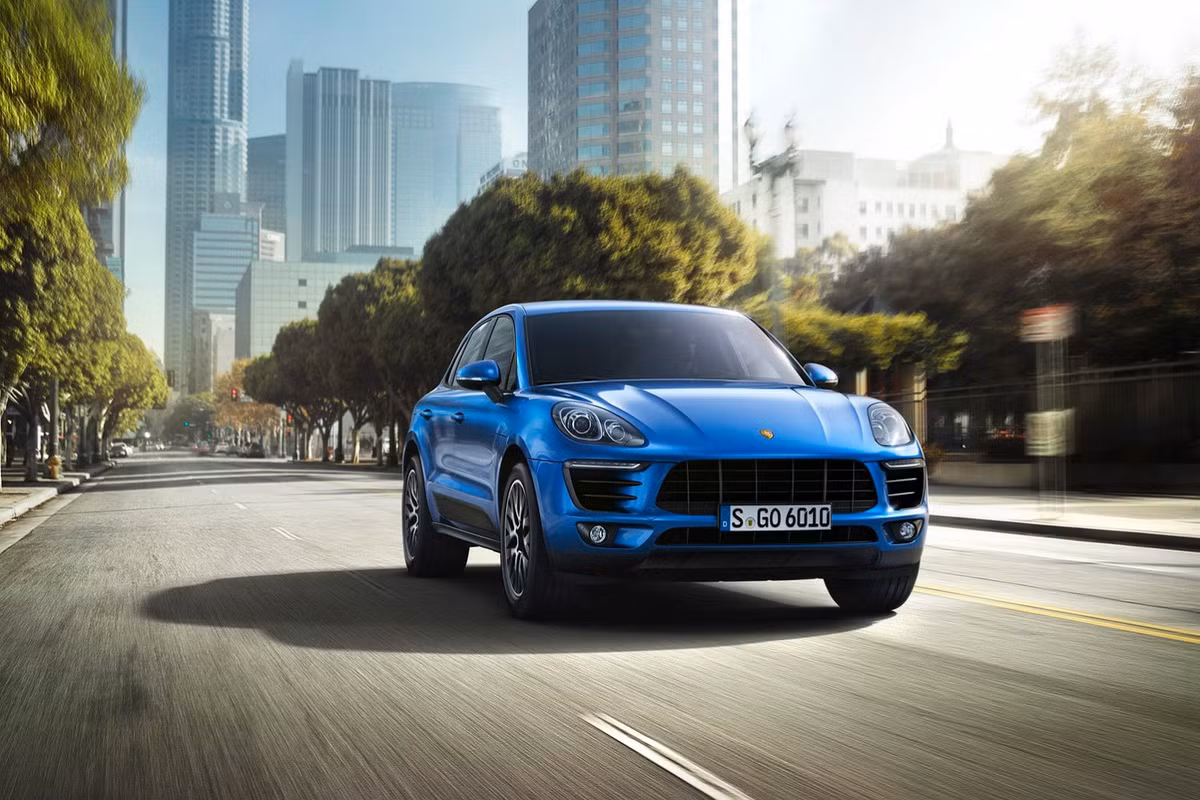 Porsche Macan: Mẫu SUV của Porsche được hé lộ sẽ tấn công thị trường nước ta vào cuối năm nay với 3 phiên bản gồm Macan S, Macan S Diesel và Macan Turbo. Tất cả các phiên bản của Porsche Macan điều được trang bị hệ dẫn động tất cả các bánh xe dưới dạng tiêu chuẩn.