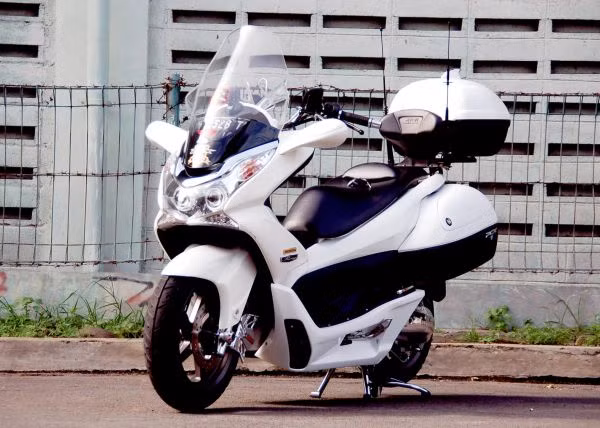 PCX phiên bản thương mại dành cho những người thích đi chơi xa.