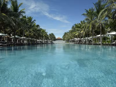 The Nam Hải Hội An đứng vị trí số 10 trong danh sách "Những khu nghỉ dưỡng tốt nhất Châu Á". Đây là khu resort sang trọng 5 sao tiêu chuẩn mới của Việt Nam, tọa lạc trên một khu đất rộng 35 ha dọc bãi biển Hà My.