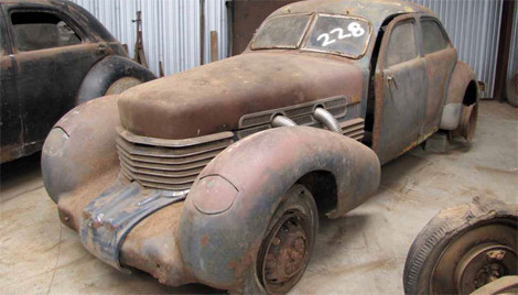 Chiếc Cord model 812 đời 1937.