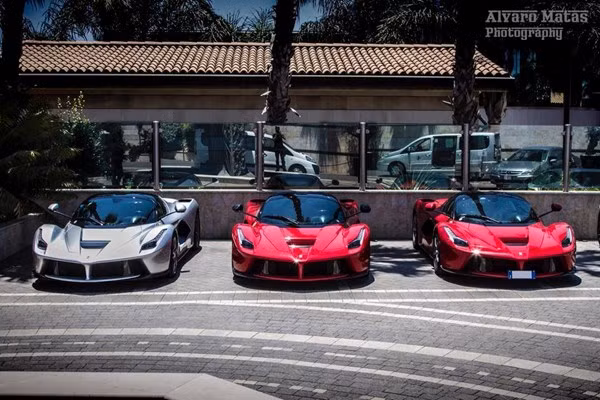 Ferrari LaFerrari thực sự đã tạo nên cơn sốt khắp toàn cầu khi trở thành hình ảnh long lanh, rực rỡ nhất mỗi khi siêu xe này xuất hiện ở London hay Trung Quốc.