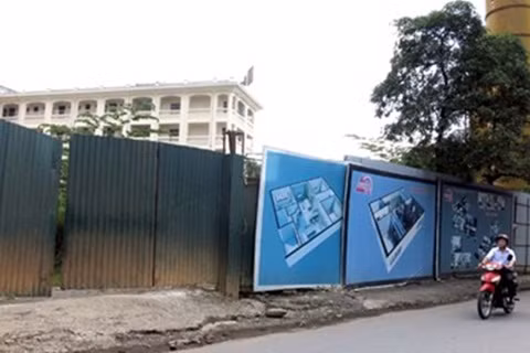 Dự án Tháp Doanh nhân vẫn quây tôn, đắp chiếu.