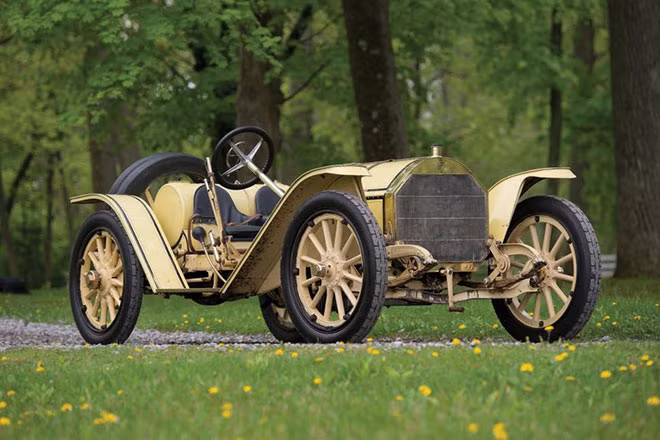 Mẫu xe ra đời năm 1911 này có tên đầy đủ là Mercer Type 35R Raceabout. Đây từng là một trong những siêu xe nhanh và được mơ ước nhất trên thế giới.