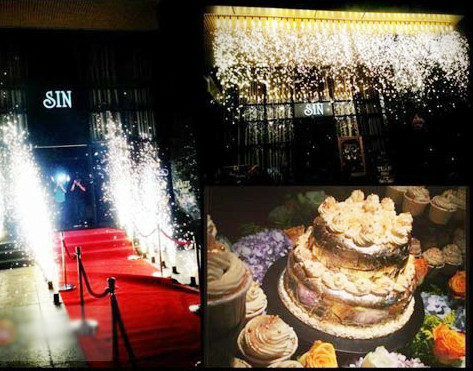 Tiệc sinh nhật được tổ chức tại một quán bar nổi tiếng của Sài Gòn, với điểm nhấn là chiếc bánh kem dát vàng 24K và màn pháo hoa rực rỡ.