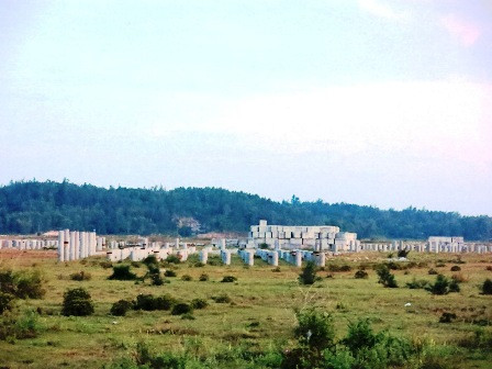 Trong khi đó, tại Quảng Ngãi, dự án Nhà máy thép Guang Lian - Dung Quất (huyện Bình Sơn) sau 6 năm triển khai vẫn dậm chân tại chỗ.