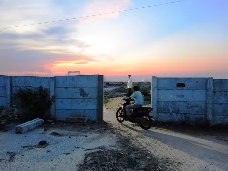 Dự án do Tập đoàn Tycoons và E-United (lãnh thổ Đài Loan) đầu tư với số vốn hiện tại là 4,5 tỷ USD. Sau 5 lần điều chỉnh Giấy chứng nhận đầu tư, dự án tỷ đô này đến nay vẫn chỉ là bãi đất trống, nhấp nhô cọc bê-tông, chỉ quây rào để giữ đất.