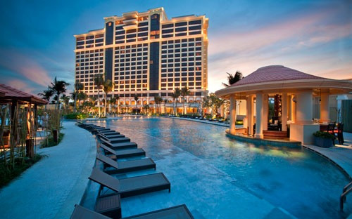 Dự án của Tập đoàn Trustee Suisse (Thụy Sĩ) và một đối tác Việt Nam được đề xuất từ cuối năm 2007, với các hạng mục quan trọng như khu trung tâm tài chính, khu phức hợp đô thị - du lịch nhưng tới thời điểm thu hồi, dự án vẫn chưa lập phương án bồi thường, tái định cư, cũng chưa hoàn thành lập quy hoạch chi tiết xây dựng dự án.